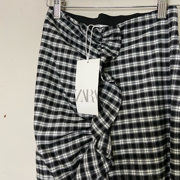 Zara Women’s Size XS Black White Plaid Midi Skirt Ruffle Front - Picture 7 of 8